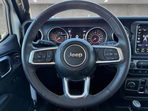 Used 2023 Jeep Gladiator Overland image 12