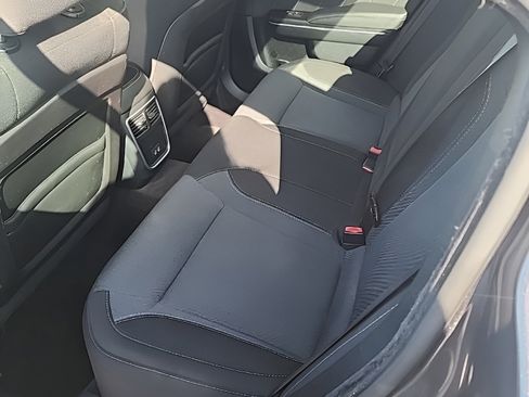 Used 2017 Dodge Charger SXT image 12