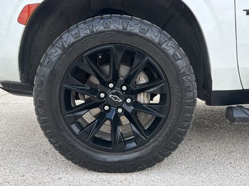 Used 2021 Chevrolet Tahoe Z71 w/ Z71 Off-Road Package AWD/4WD image 7
