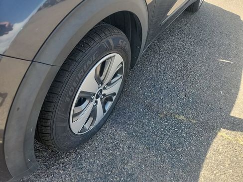 Used 2019 Kia Niro LX FWD image 7