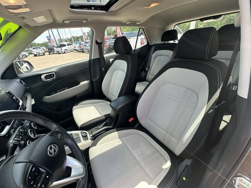 Used 2025 Hyundai Venue SEL FWD image 20