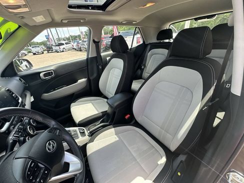 Used 2025 Hyundai Venue SEL FWD image 20