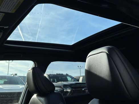 Used 2025 Subaru Forester Sport image 9