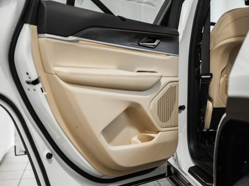 New 2025 Jeep Grand Cherokee L Limited w/ Luxury Tech Group II image 35