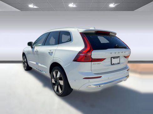 Certified 2023 Volvo XC60 T8 Ultimate w/ Climate Package image 3