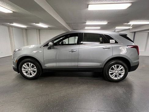 New 2025 Cadillac XT5 Luxury image 2