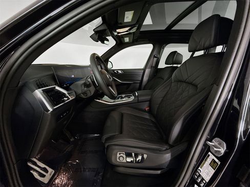 Used 2025 BMW X5 M60i w/ Climate Comfort Package image 22