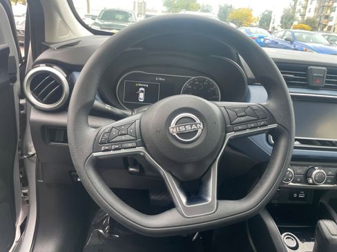 Used 2025 Nissan Versa SV image 28