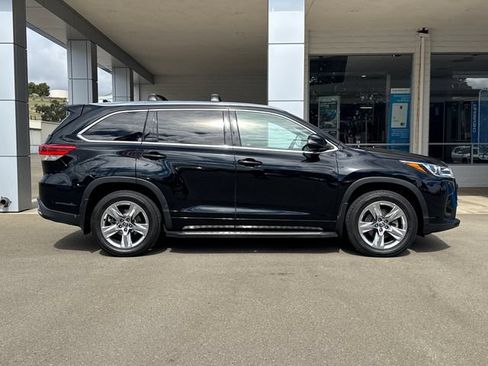 Used 2018 Toyota Highlander Limited AWD/4WD image 2