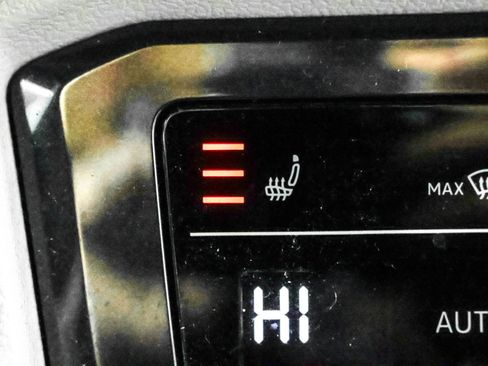 Used 2022 Volkswagen Tiguan SE R-Line image 30