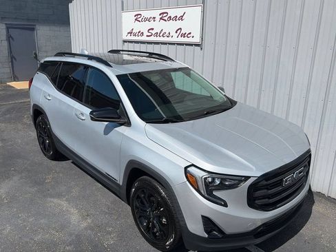 Used 2021 GMC Terrain SLT w/ Infotainment Package II AWD/4WD image 3