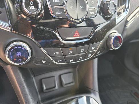 Used 2017 Chevrolet Cruze Premier FWD image 33