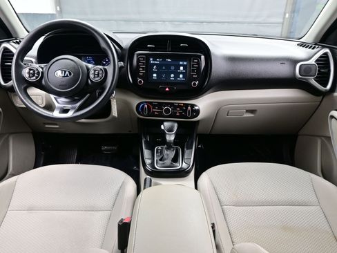 Used 2020 Kia Soul LX image 17