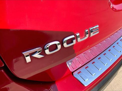 Used 2017 Nissan Rogue SL w/ SL Premium Package FWD image 30