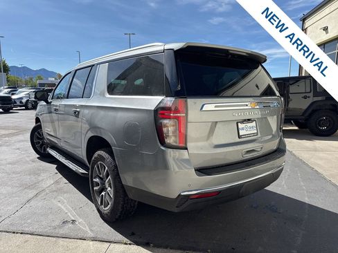 Used 2023 Chevrolet Suburban LT w/ Luxury Package AWD/4WD image 5