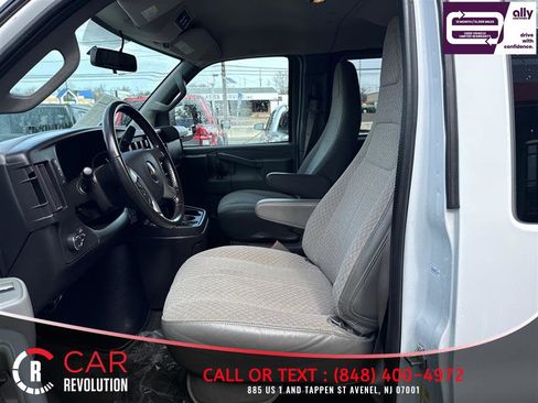 Used 2017 Chevrolet Express 3500 LT w/ LT Preferred Equipment Group RWD image 13