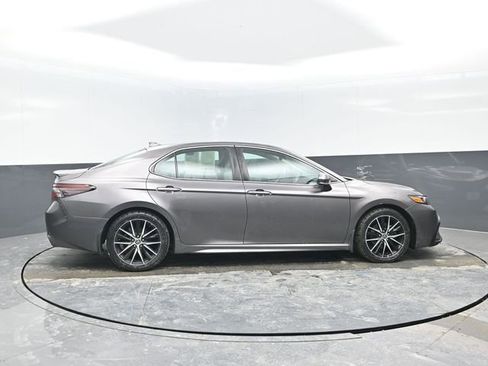 Used 2021 Toyota Camry SE w/ Cold Weather Package image 3