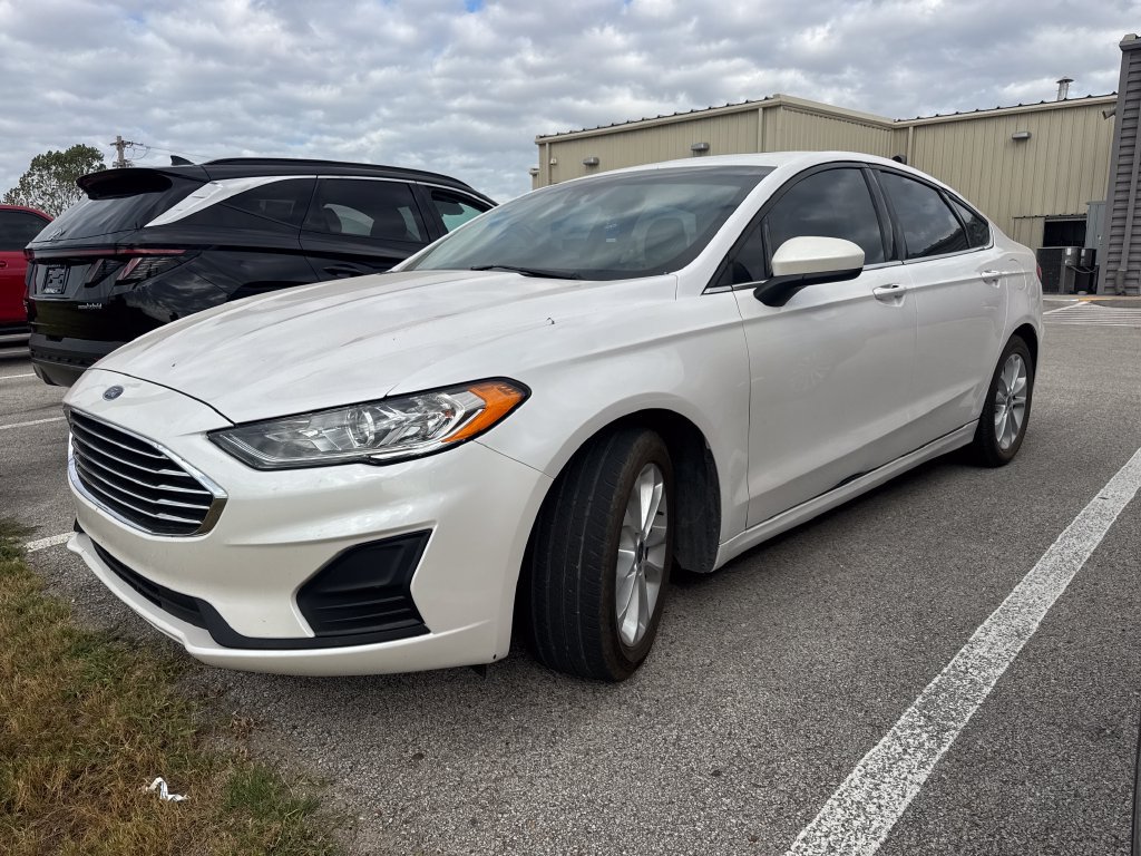 Used 2019 Ford Fusion SE FWD image 1