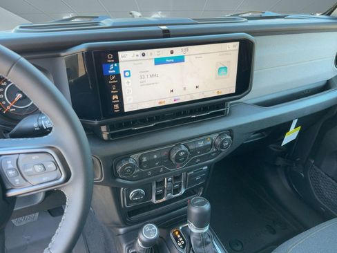 New 2025 Jeep Gladiator Sport image 22