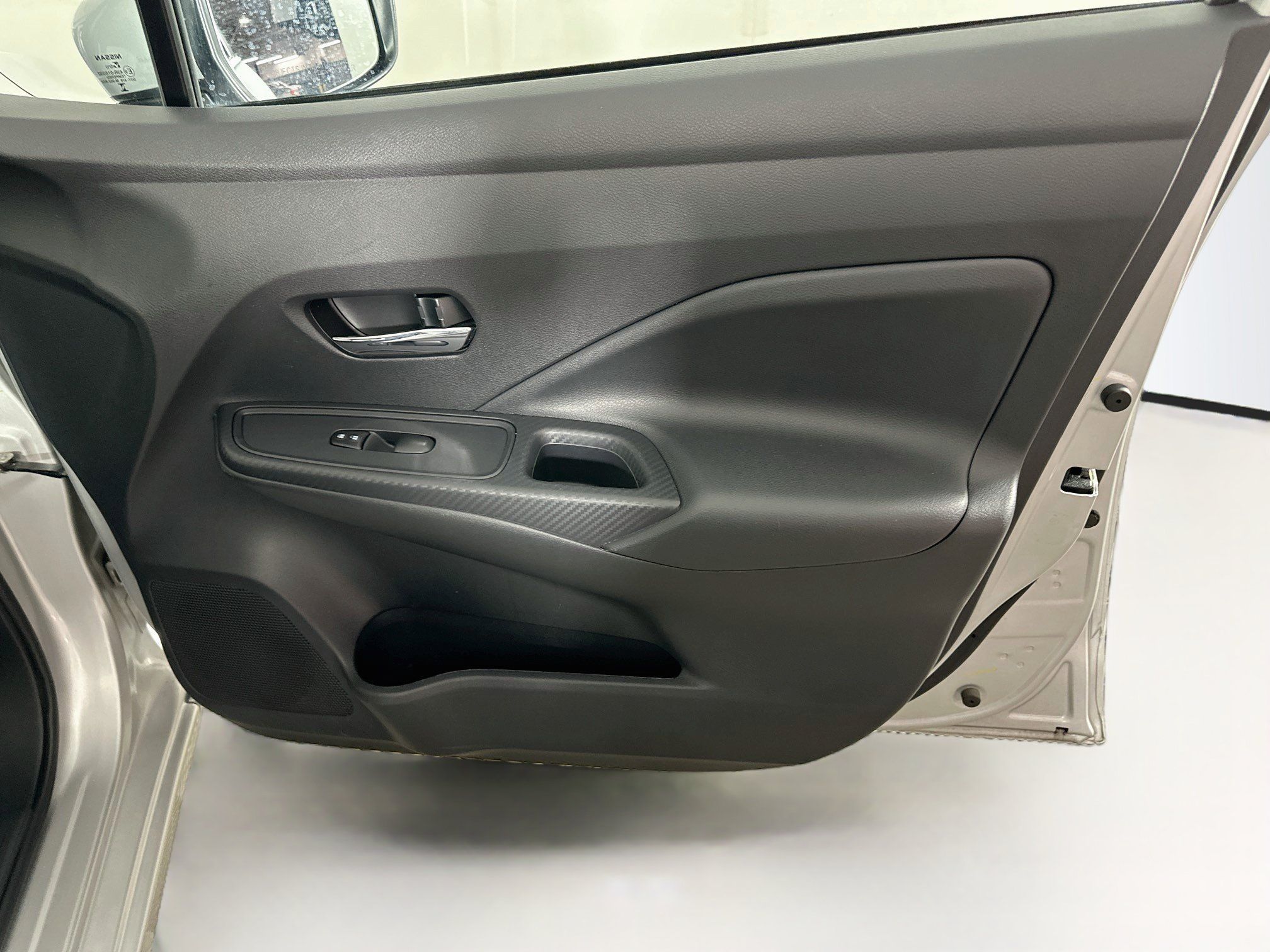 Used 2025 Nissan Versa SV FWD image 30