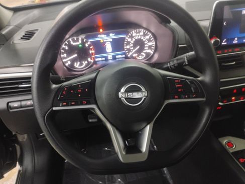 Used 2024 Nissan Altima 2.5 SV image 15