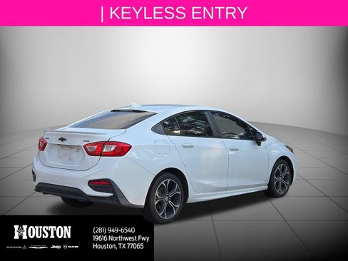 Used 2019 Chevrolet Cruze LT w/ RS Package FWD image 4