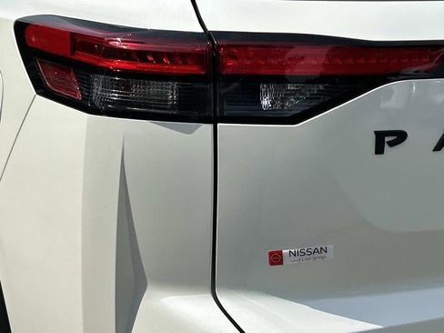Certified 2024 Nissan Pathfinder Platinum AWD/4WD image 12