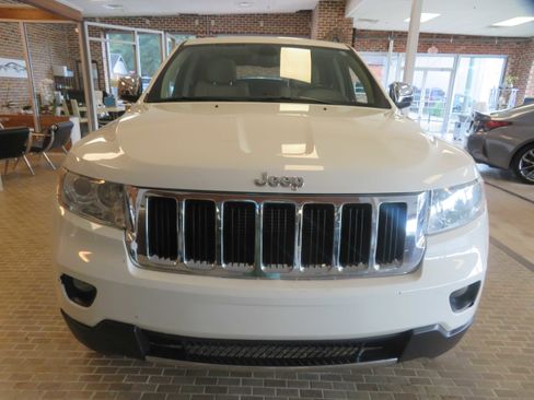 Used 2011 Jeep Grand Cherokee Limited image 54