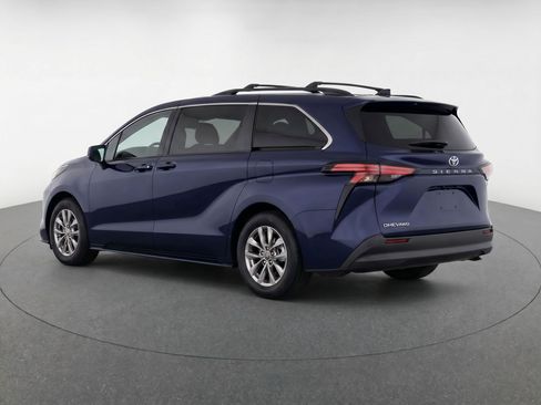 Certified 2026 Toyota Sienna LE AWD/4WD image 3