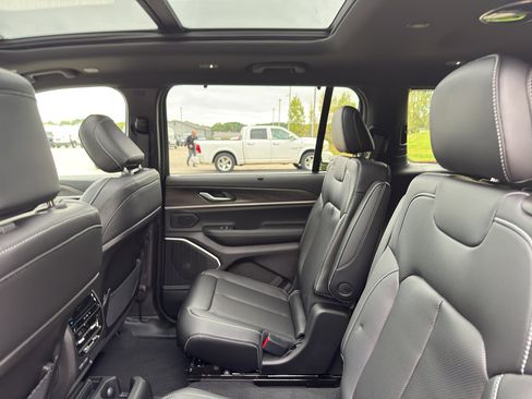 New 2025 Jeep Grand Cherokee L Limited w/ Luxury Tech Group II image 35