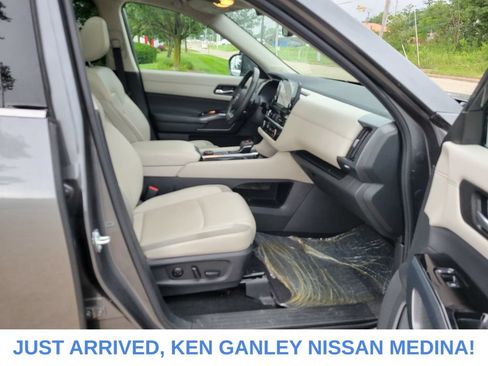 Certified 2024 Nissan Pathfinder SL w/ SL Premium Package AWD/4WD image 23