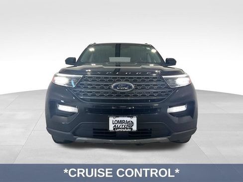 Used 2022 Ford Explorer XLT w/ XLT Sport Appearance Package AWD/4WD image 3