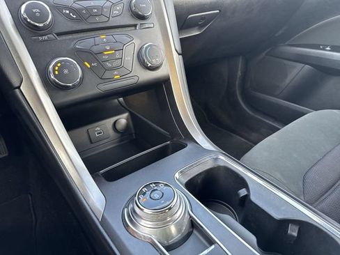 Used 2017 Ford Fusion SE FWD image 18