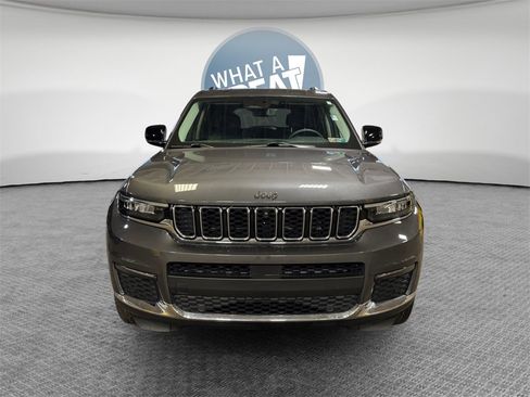 Used 2023 Jeep Grand Cherokee L Limited w/ Luxury Tech Group II image 9