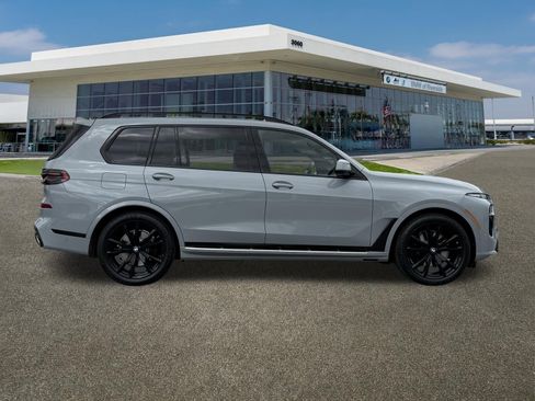 Certified 2025 BMW X7 xDrive40i w/ M Sport Package AWD/4WD image 12
