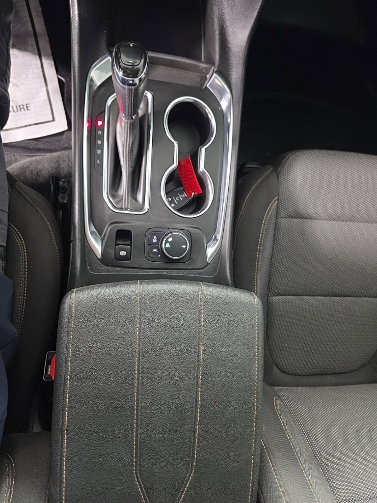 Used 2020 Chevrolet Traverse LT FWD image 21