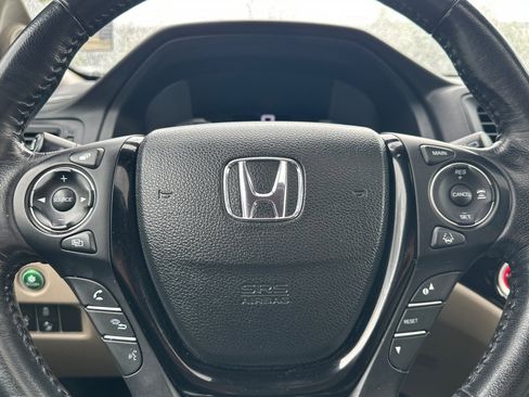 Used 2017 Honda Pilot Touring image 16