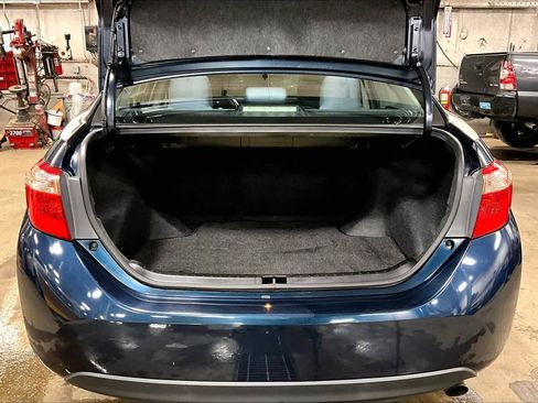 Used 2018 Toyota Corolla LE image 30