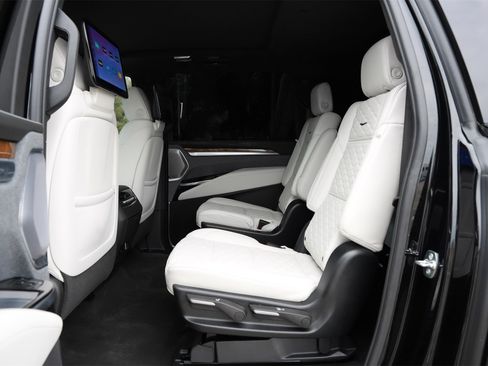 Certified 2025 Cadillac Escalade ESV Sport Platinum w/ LPO, ONYX Package image 20