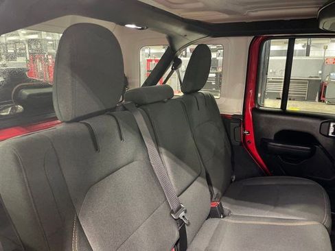 Used 2024 Jeep Wrangler Unlimited w/ Convenience Group AWD/4WD image 19