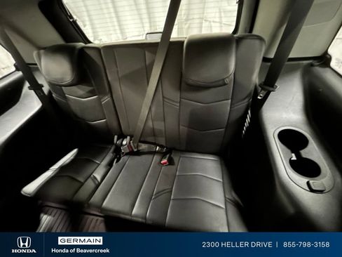 Used 2020 Cadillac Escalade Luxury w/ Escalade Sport Edition AWD/4WD image 29