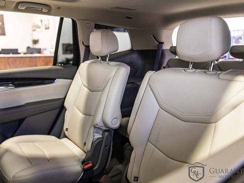 Used 2022 Cadillac XT6 Premium Luxury image 33