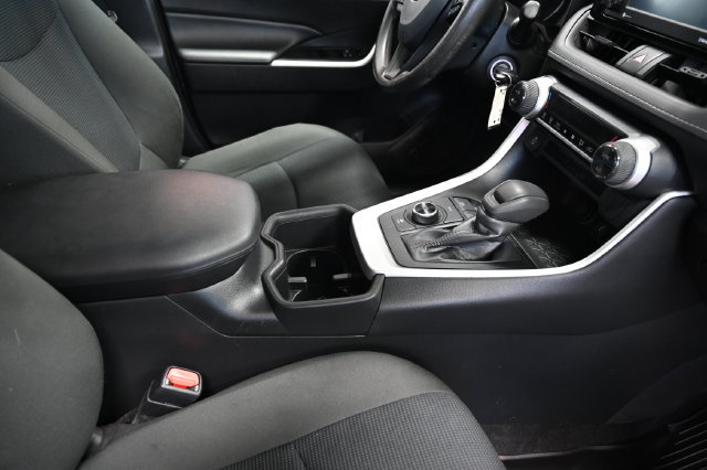 Used 2022 Toyota RAV4 LE AWD/4WD image 21