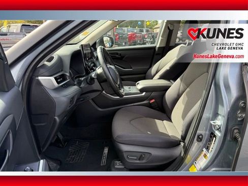 Used 2023 Toyota Highlander L image 14