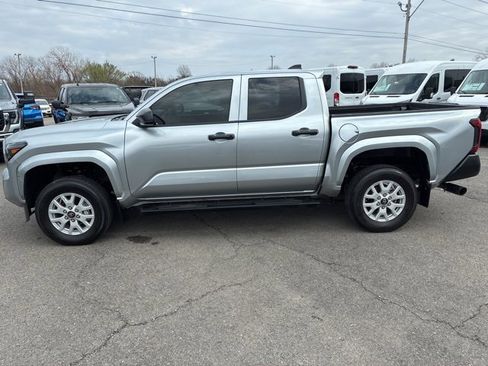 Used 2024 Toyota Tacoma SR image 2