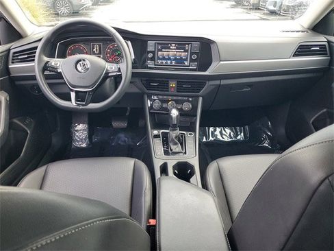 Used 2020 Volkswagen Jetta SE w/ SE Cold Weather Package image 11