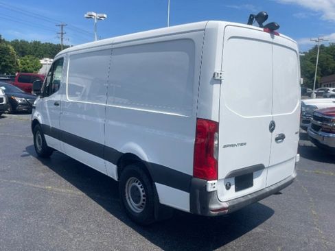 Used 2022 Mercedes-Benz Sprinter 1500 image 4