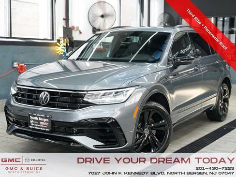 Used 2024 Volkswagen Tiguan SE R-Line FWD image 1