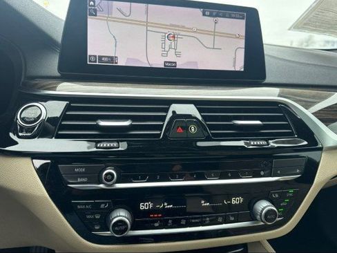 Used 2020 BMW 530i w/ Premium Package image 11