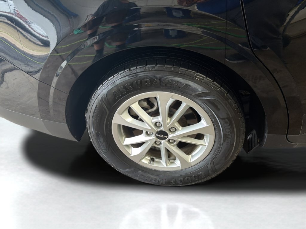 Used 2023 Kia Carnival LX FWD image 30